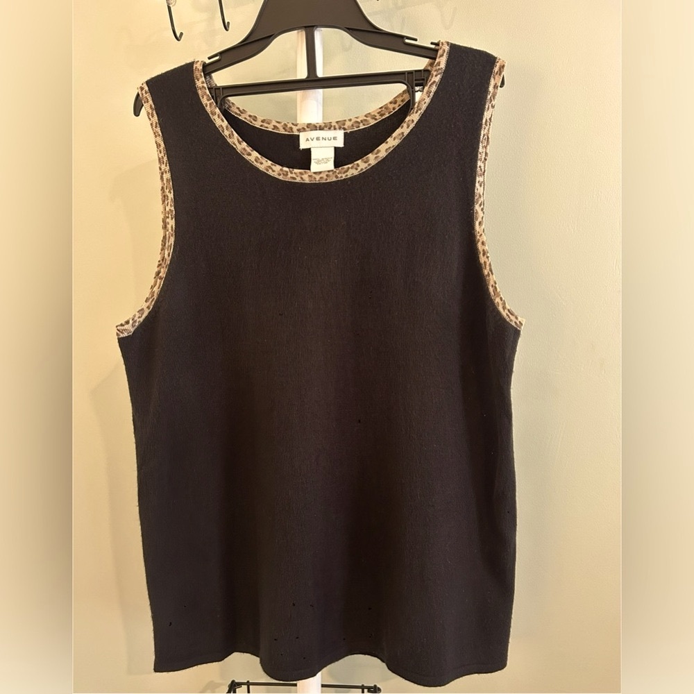 Avenue Women’s Black Sleeveless Top